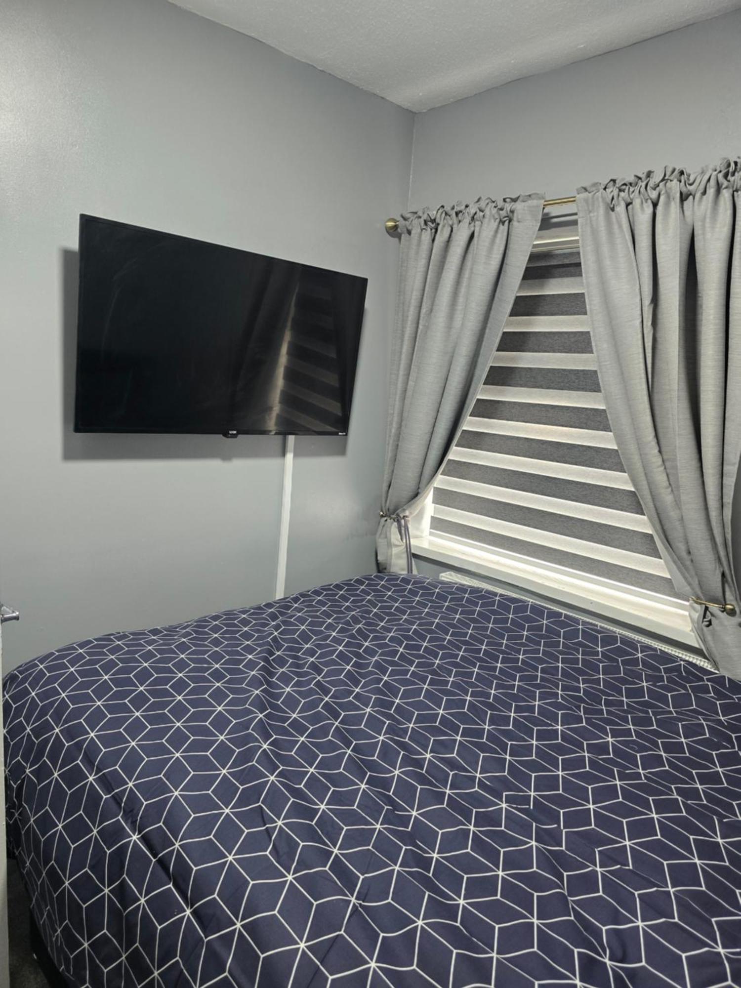 Manchester - House - Sleeps 6 - Parking - Garden Exterior photo