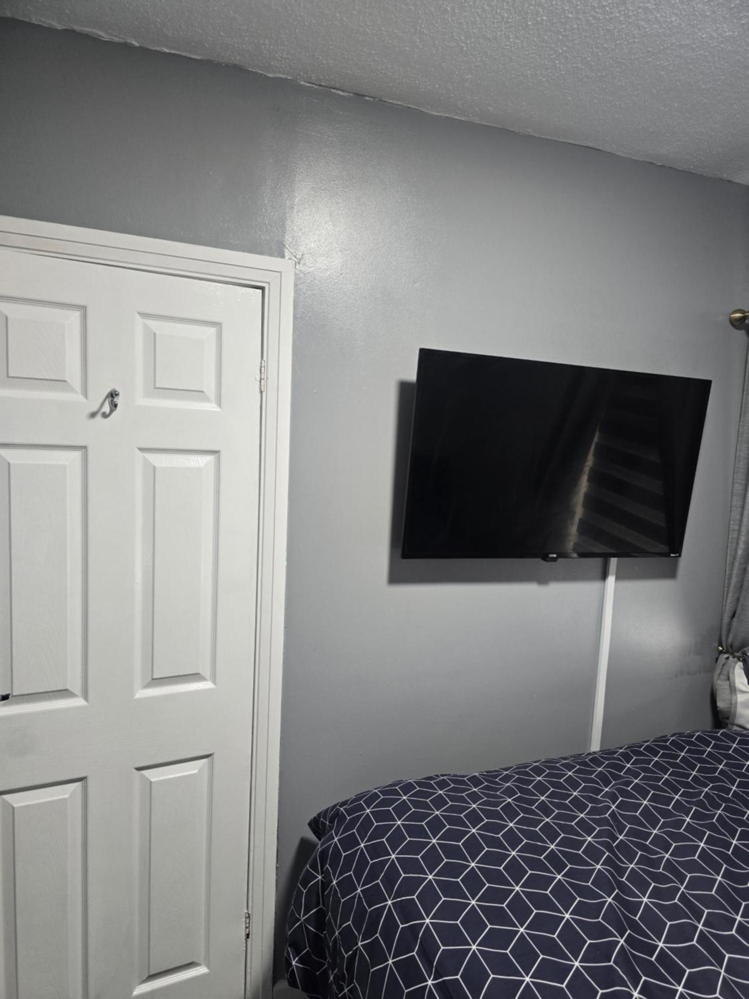 Manchester - House - Sleeps 6 - Parking - Garden Exterior photo